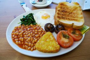 Here's one we missed from yesterday's Fried Breakfast post. The spinach is in the top left of the plate. The socks are, sadly, AWOL.