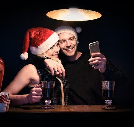 A man dating a woman in a Santa hat