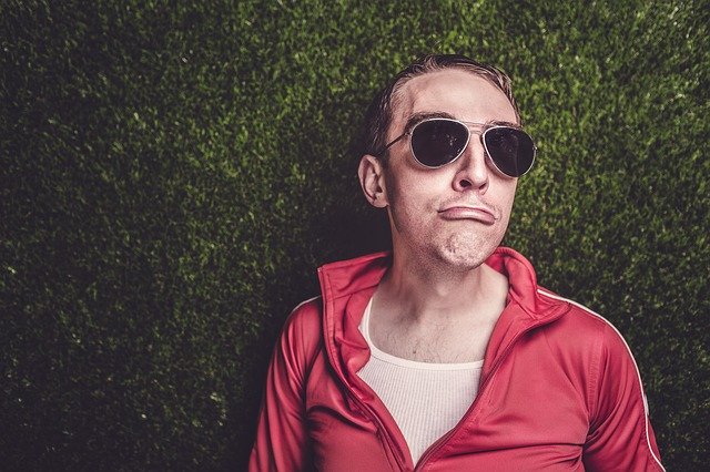 A man dressed like a geezer