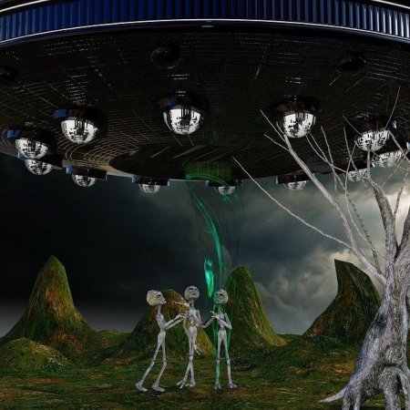 Aliens below a spaceship on Earth