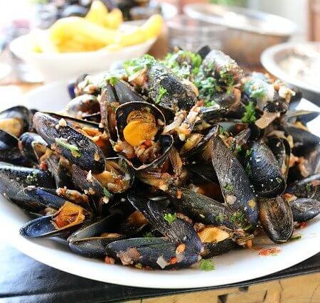 Cooked mussels in a bowl