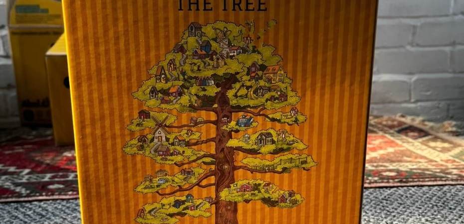Neighbors in the Tree jigsaw by Yetch Studio